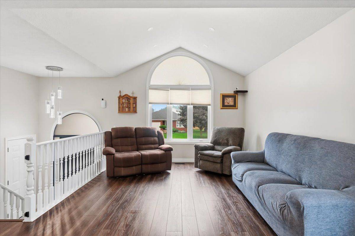 15 Sharpe ST, Brant, ON N3L 4C6