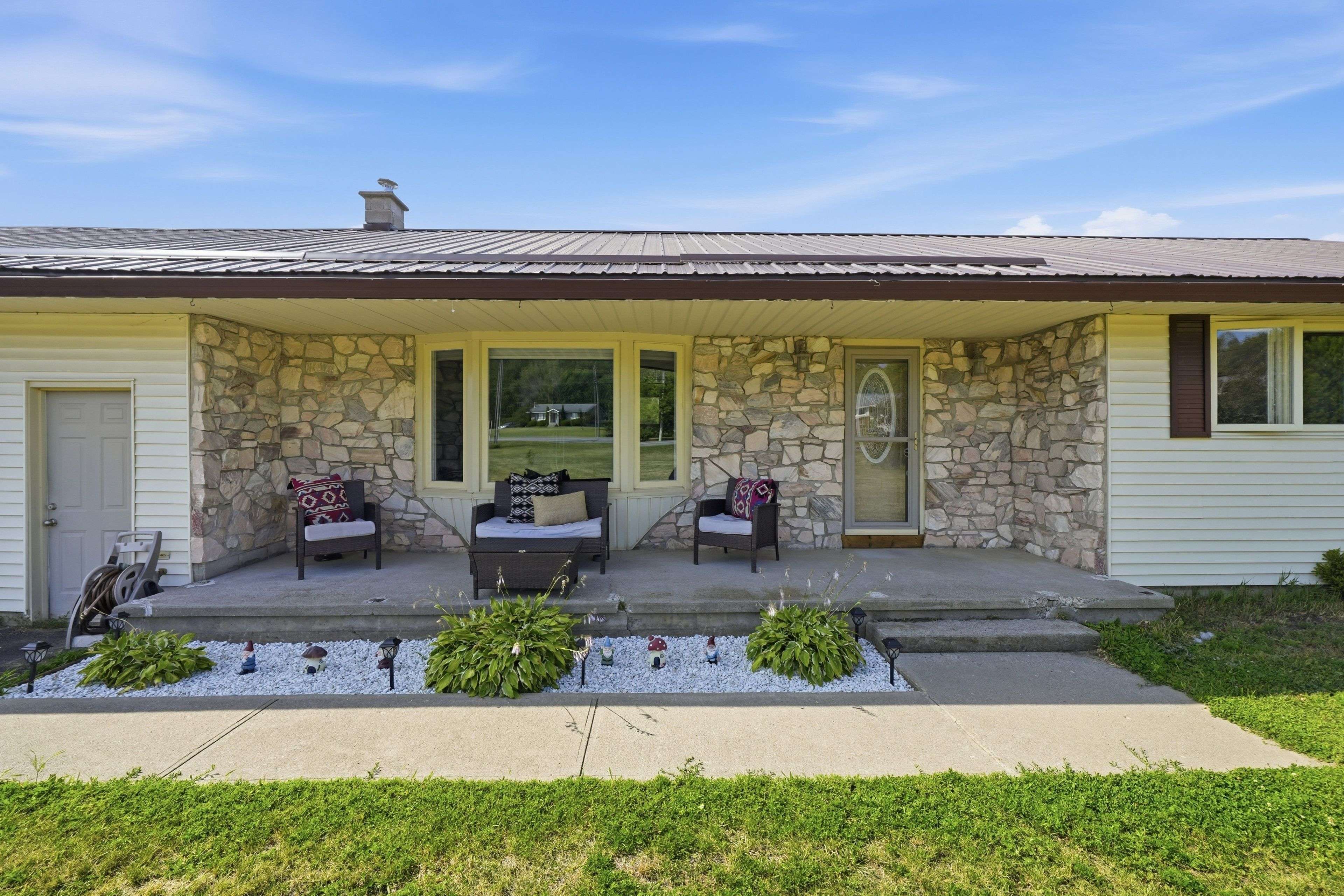 967 Frankford-Stirling RD, Quinte West, ON K0K 2C0