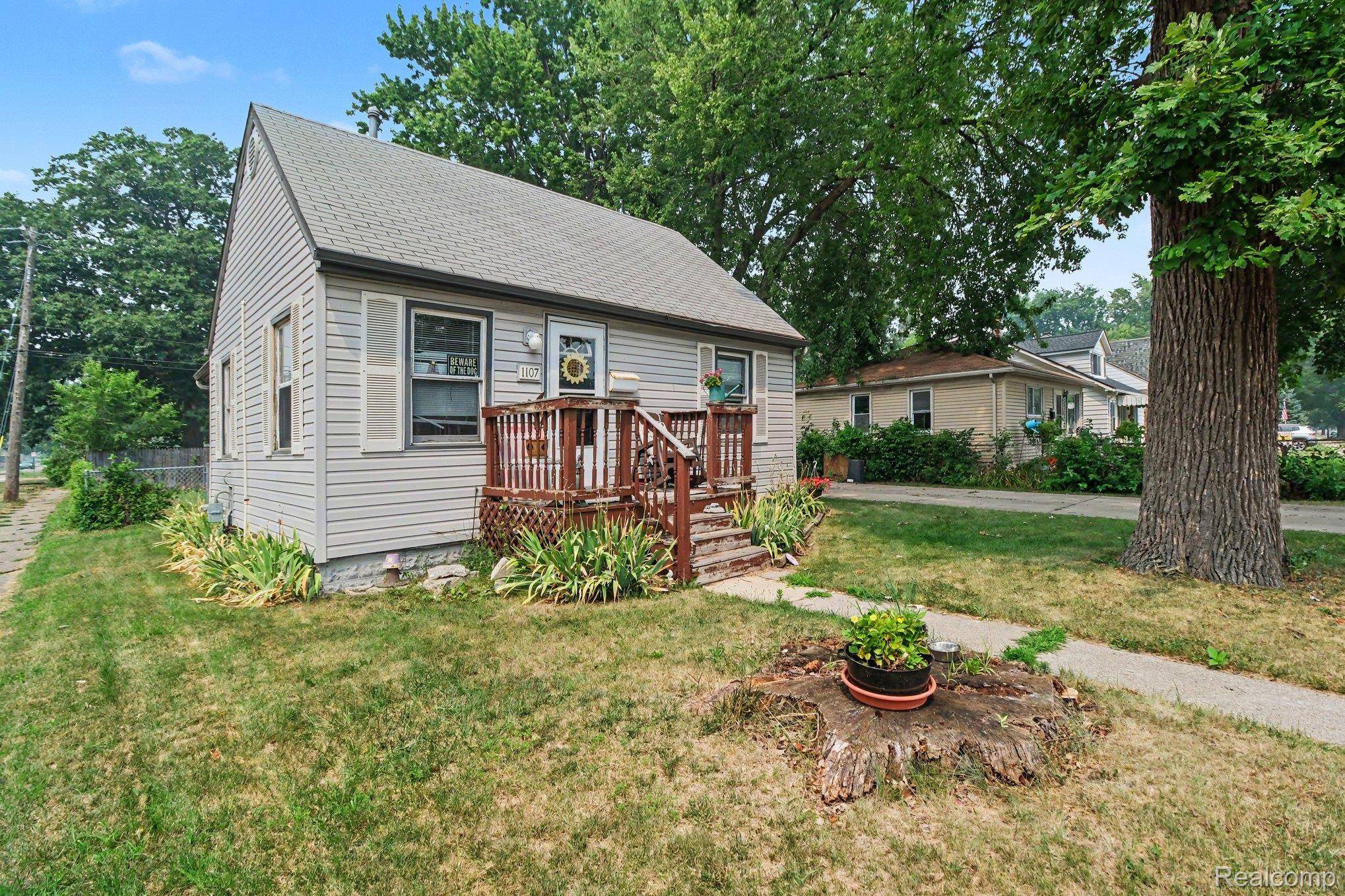 1107 E Hayes AVE, Hazel Park, MI 48030