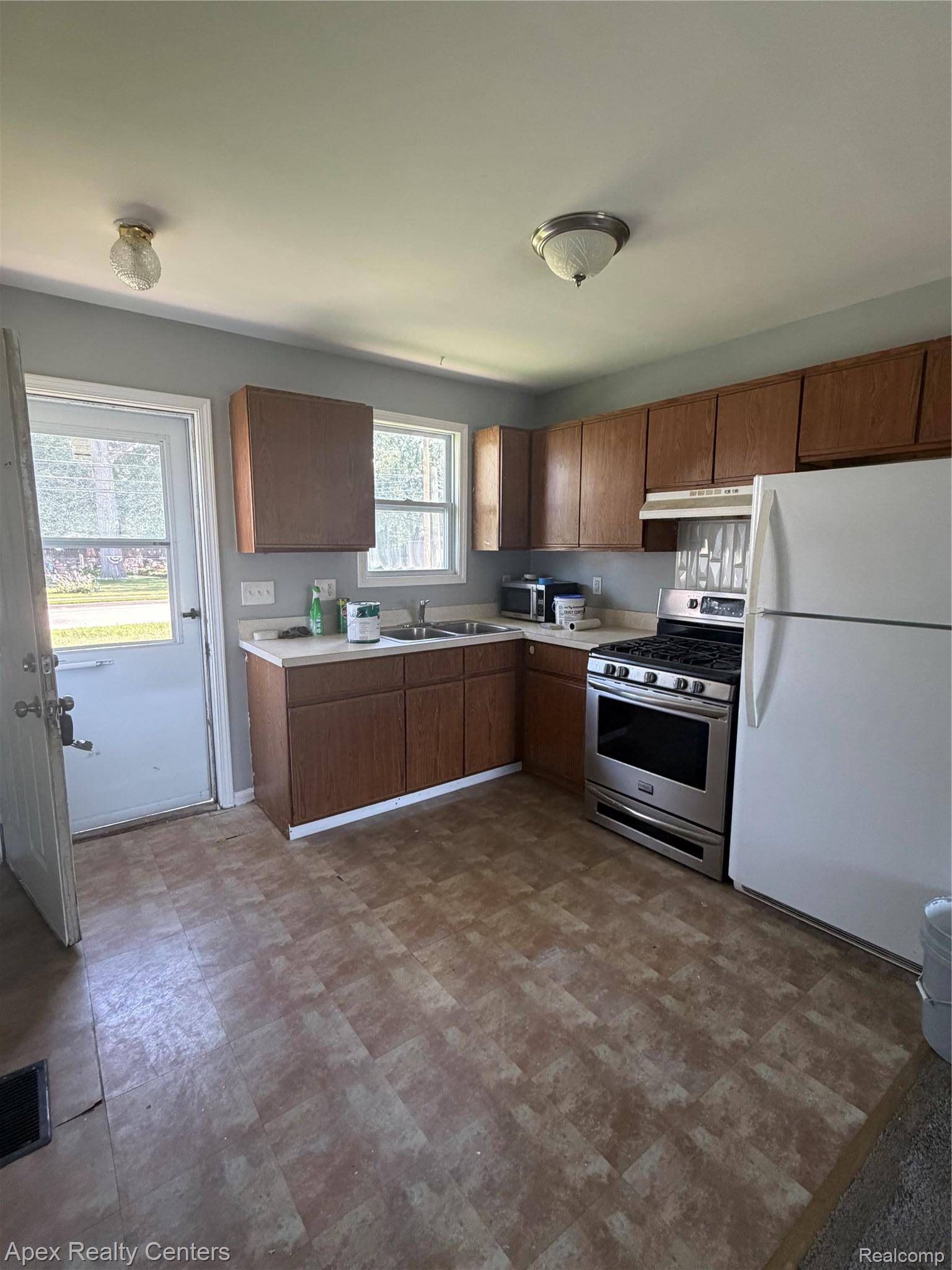 34190 Forest ST, Wayne, MI 48184