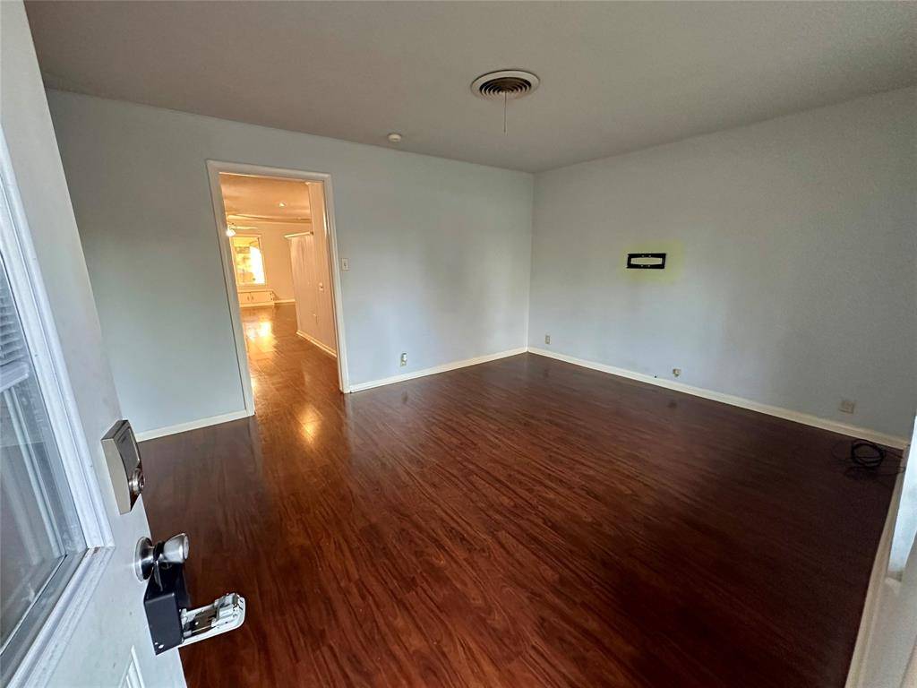107 N Arkansas Street, Seymour, TX 76380