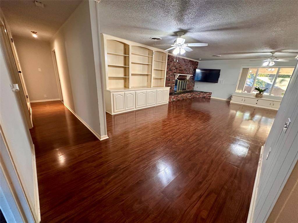 107 N Arkansas Street, Seymour, TX 76380