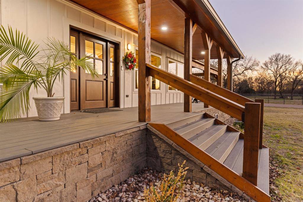1512 E Henderson Street, Cleburne, TX 76031
