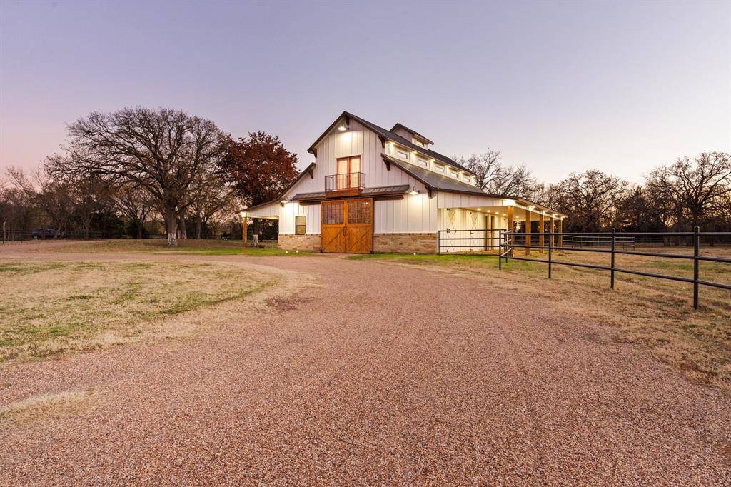 1512 E Henderson Street, Cleburne, TX 76031