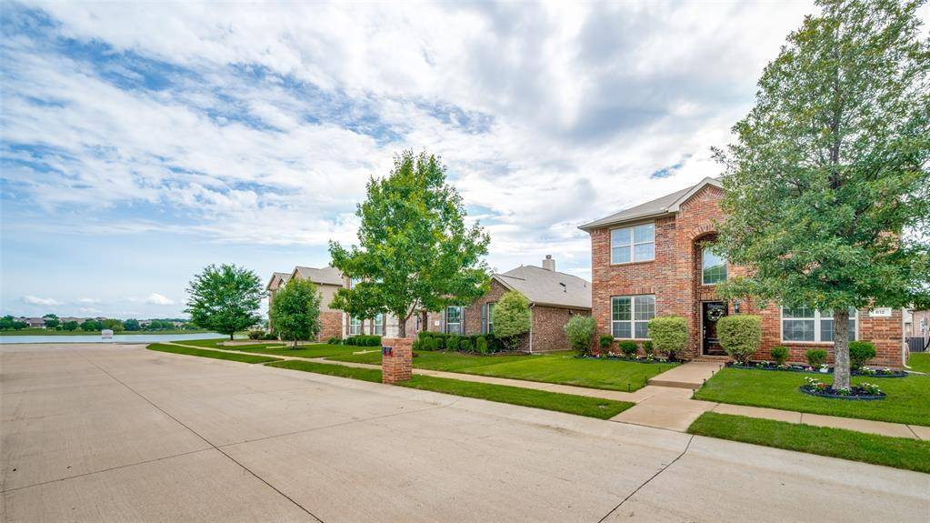 612 Wounded Knee Drive, Aubrey, TX 76227
