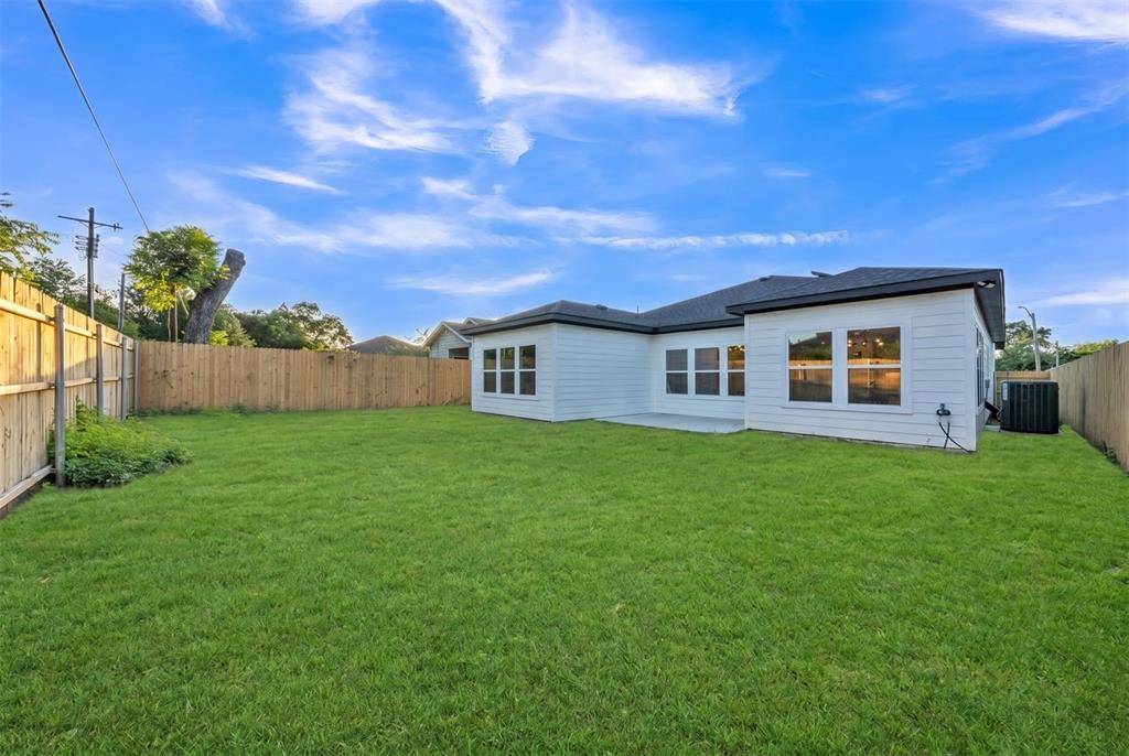 1442 E Allen Avenue, Fort Worth, TX 76104