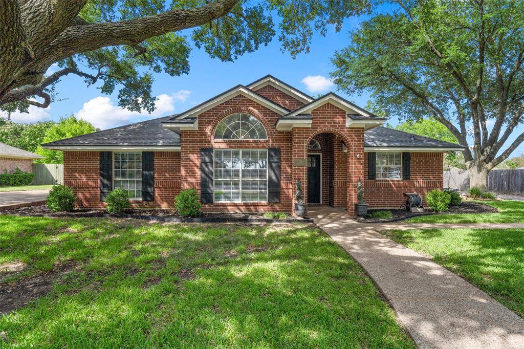 112 Briar Ridge Drive, Hewitt, TX 76643