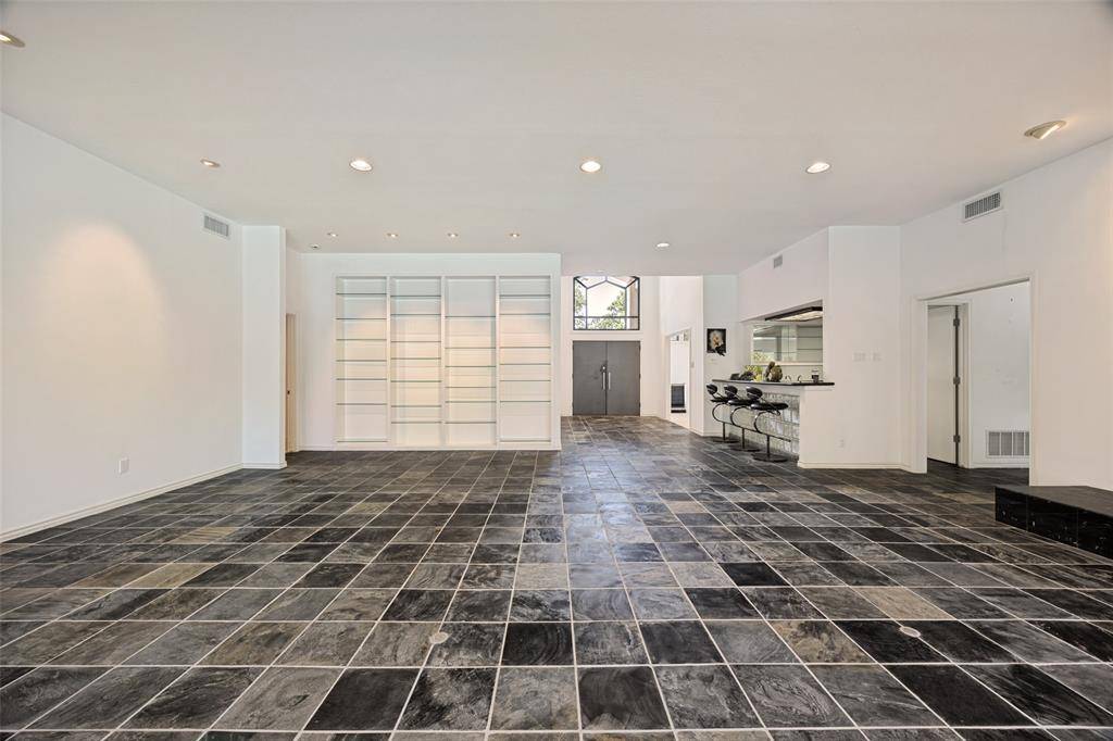 6715 Glenhurst Drive, Dallas, TX 75254
