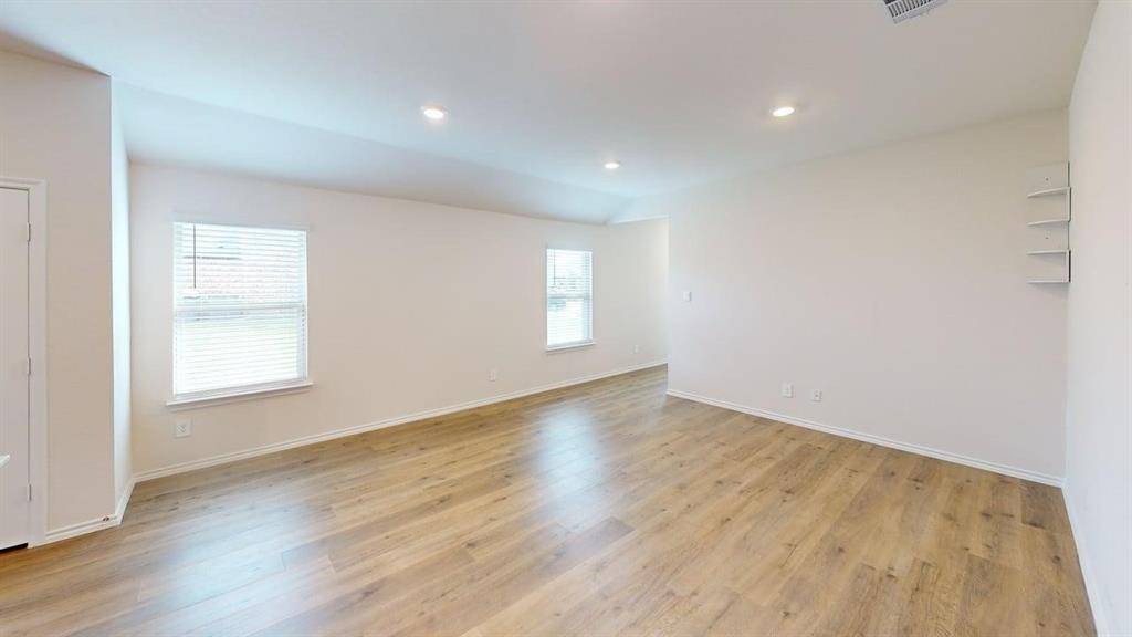 915 Presleigh Drive, Dallas, TX 75253
