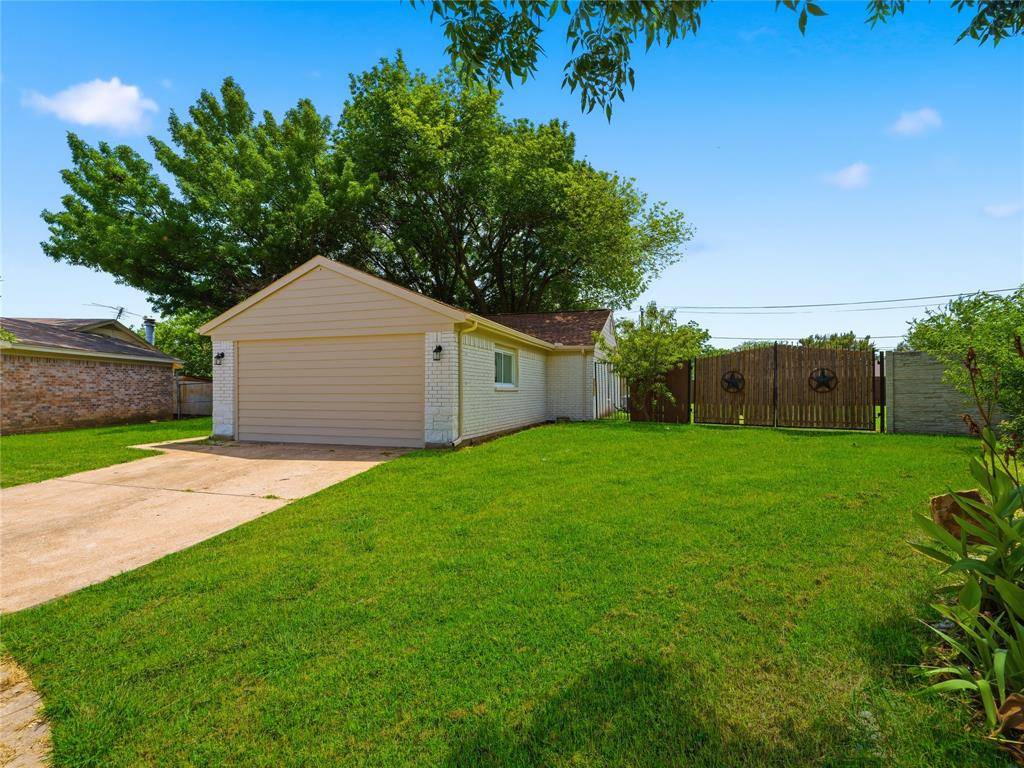 6400 Patino Court, Watauga, TX 76148