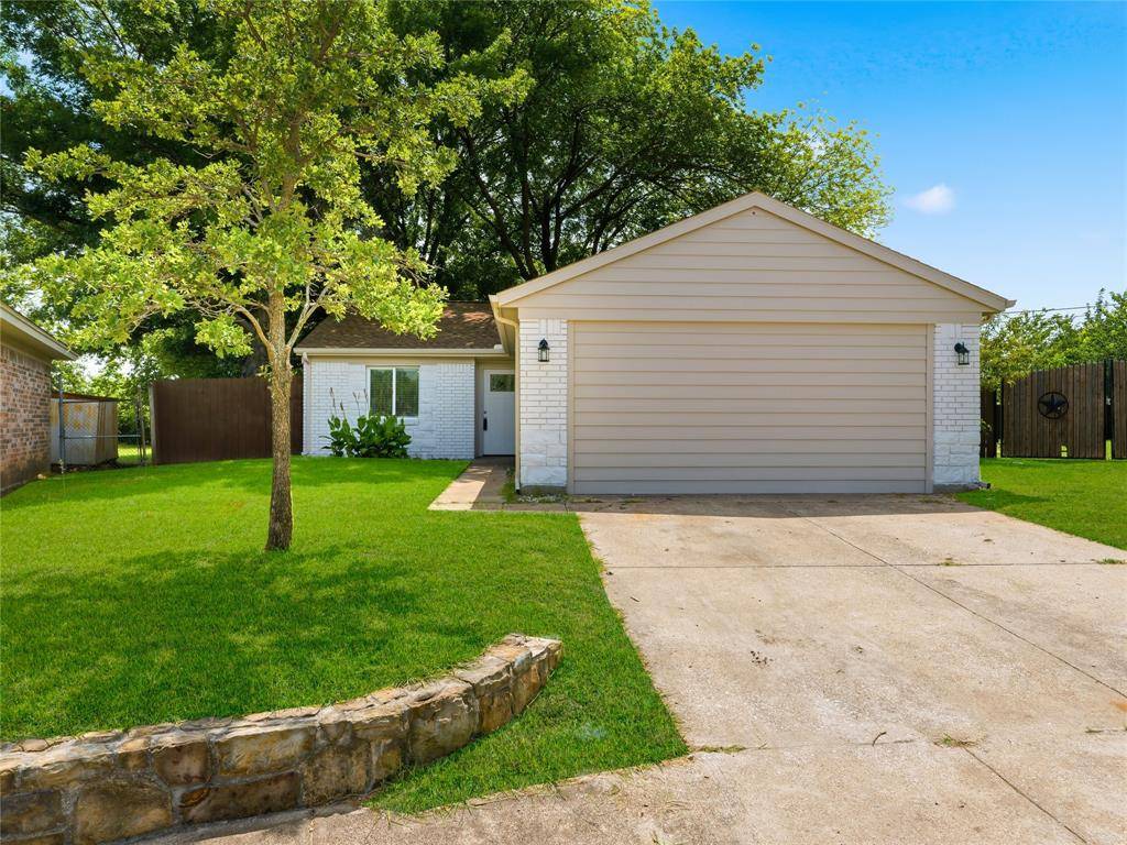 6400 Patino Court, Watauga, TX 76148