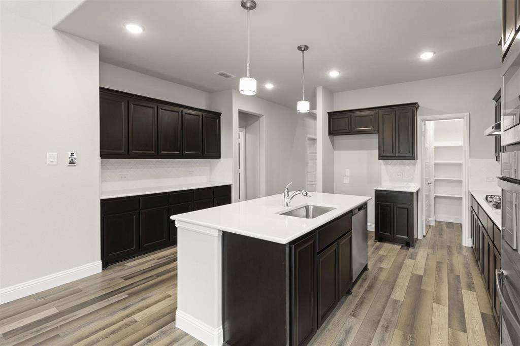1636 Edgeway Drive, Aubrey, TX 76227