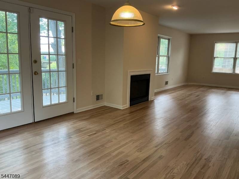 125 Summit Ave, Chatham Boro, NJ 07928