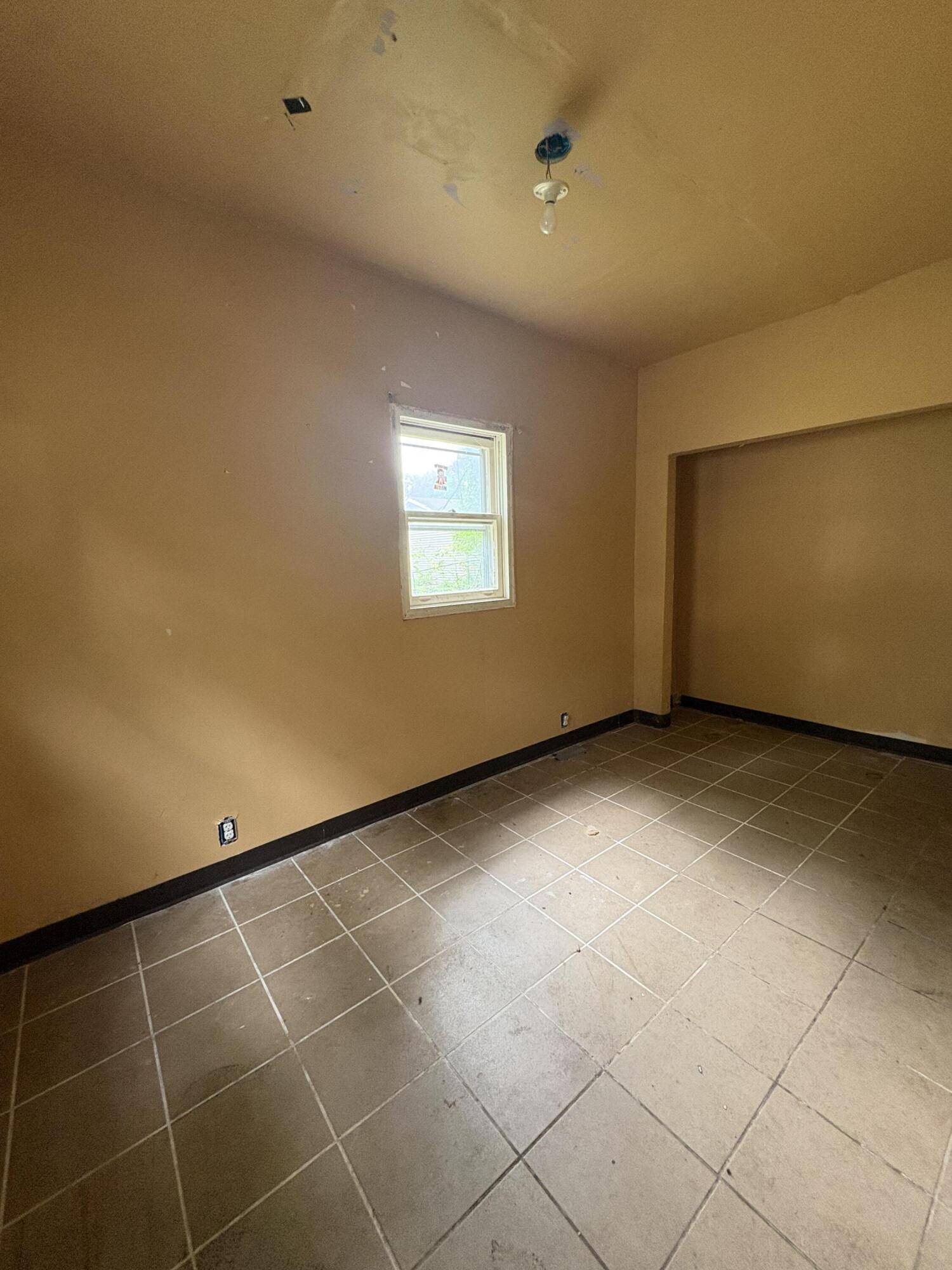 212 W South ST, Hartford City, MI 49057