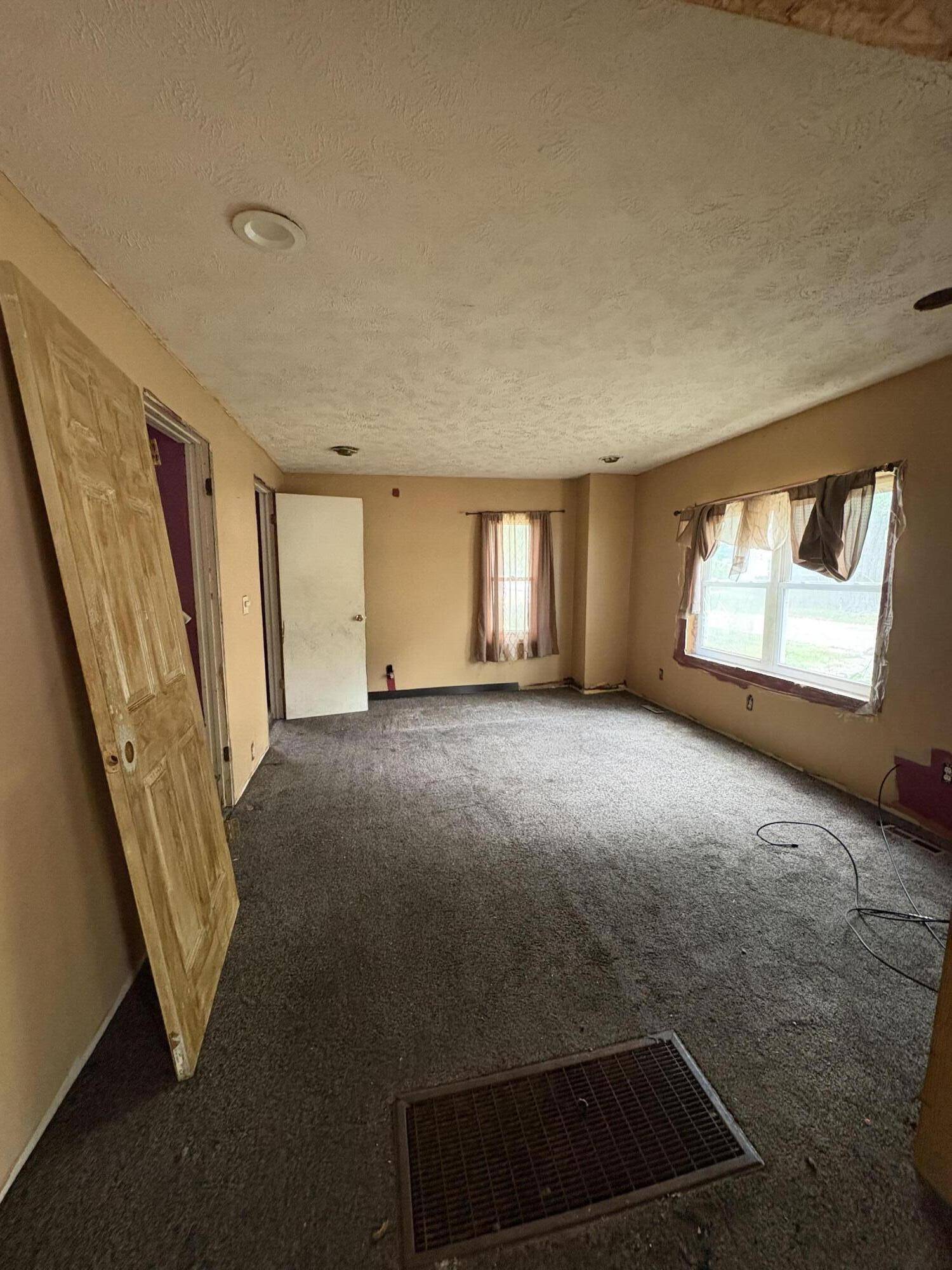 212 W South ST, Hartford City, MI 49057