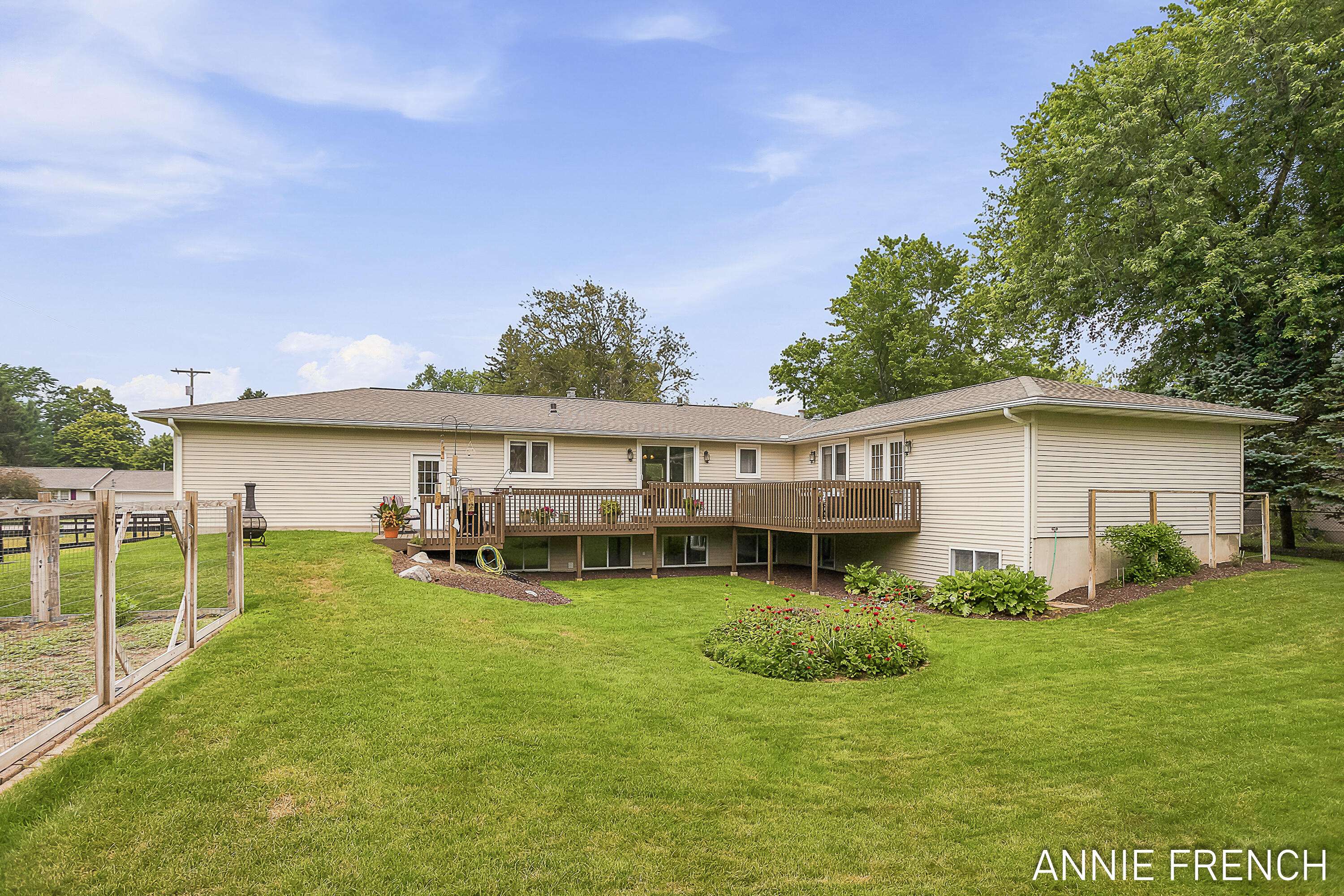 6390 147th AVE, Laketown Twp, MI 49423