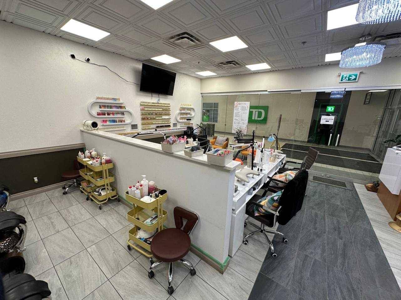 1632 14 AVE NW #222, Calgary, AB T2N 1M7