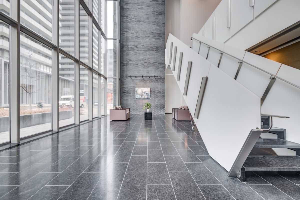 33 Charles ST E #3702, Toronto C08, ON M4Y 0A2
