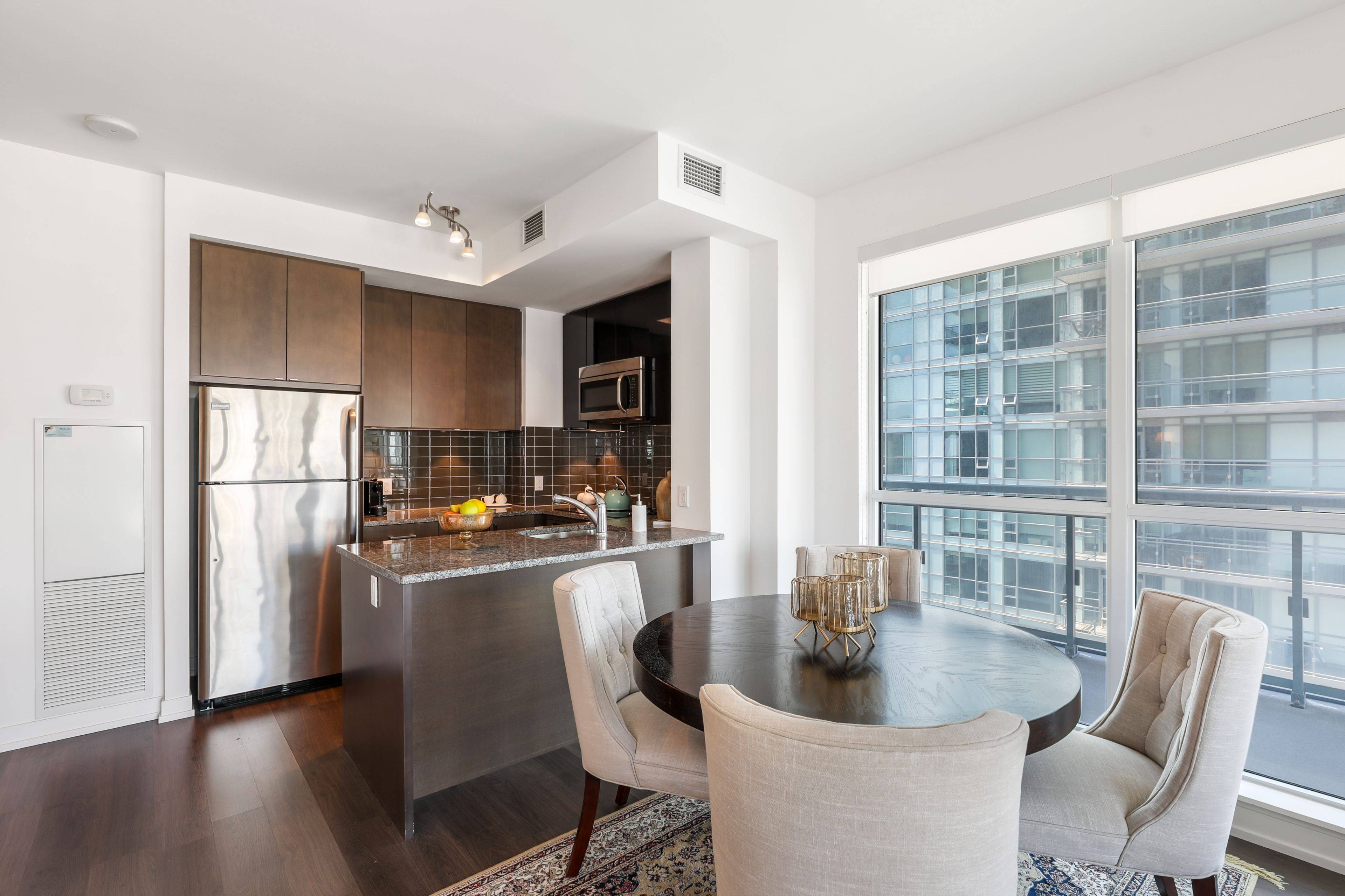 98 Lillian ST #1812, Toronto C10, ON M4S 0A5