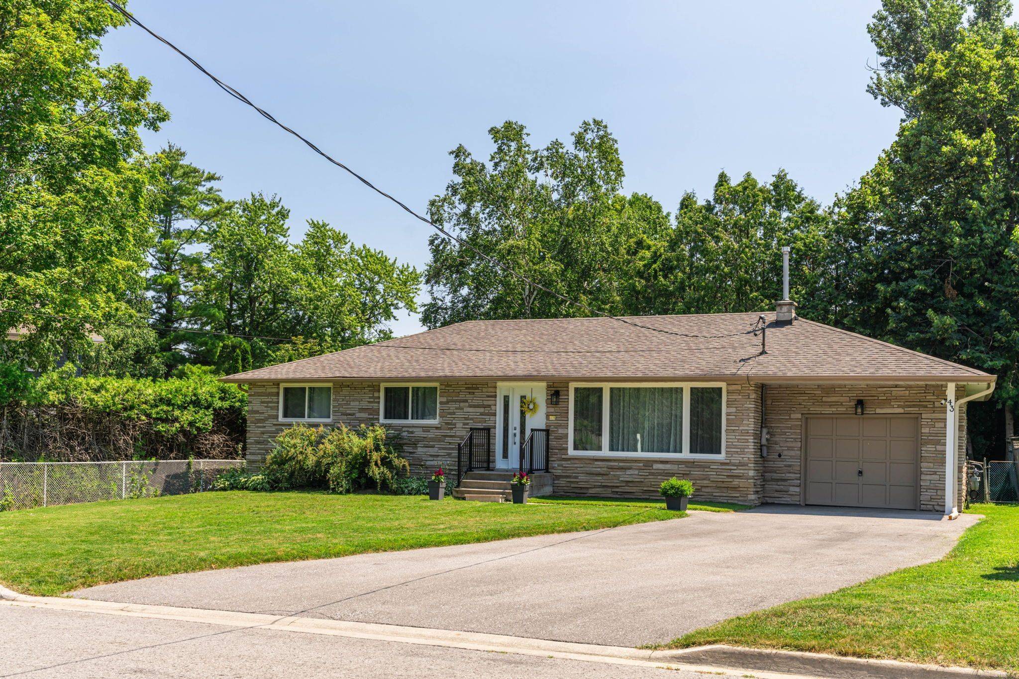 43 Northwood RD, Georgina, ON L0E 1R0
