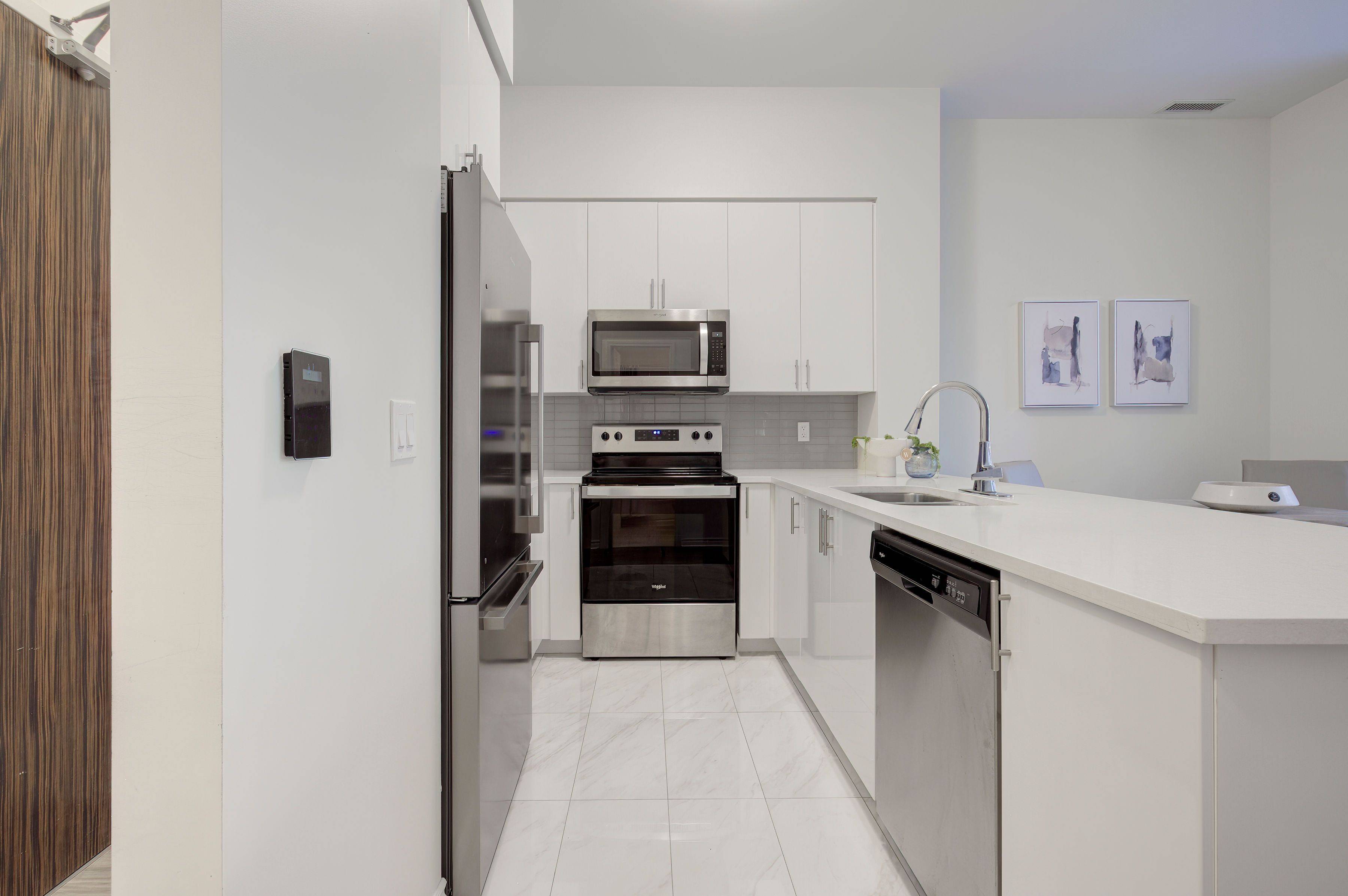 349 Rathburn RD W #107, Mississauga, ON L5B 0G9