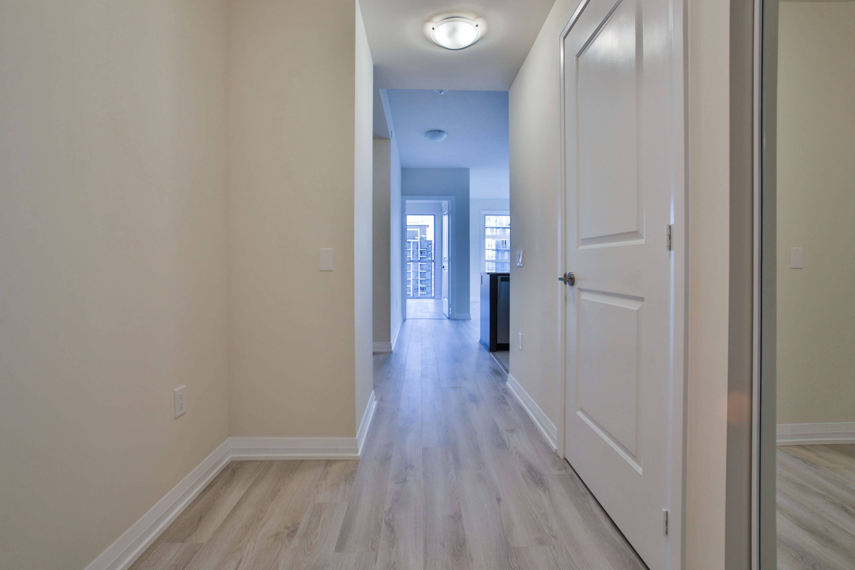 35 WATERGARDEN DR #2014, Mississauga, ON L5R 0G8
