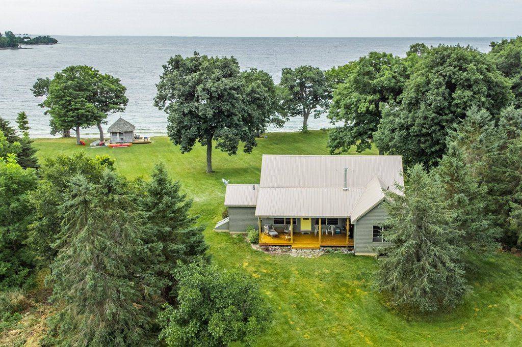 395 Nine Mile Point RD, Frontenac Islands, ON K0H 2Y0