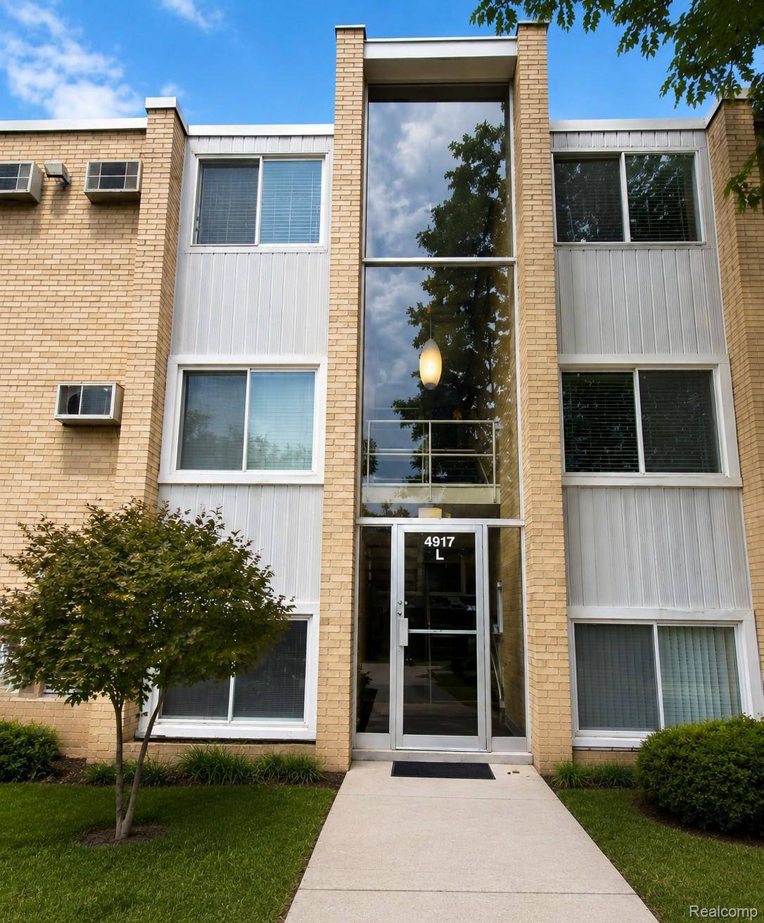 4917 Crooks RD #L5, Royal Oak, MI 48073