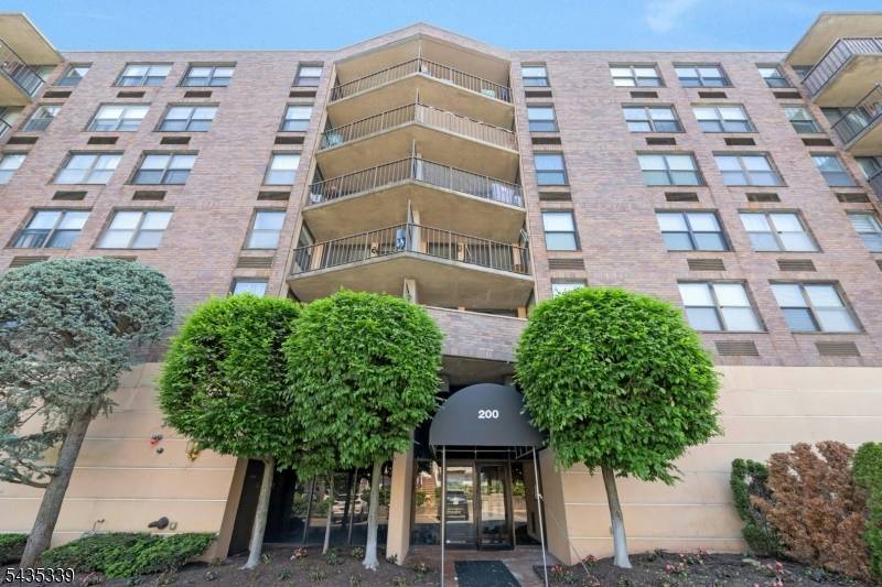 200 Division Street #6G, Cliffside Park Boro, NJ 07010