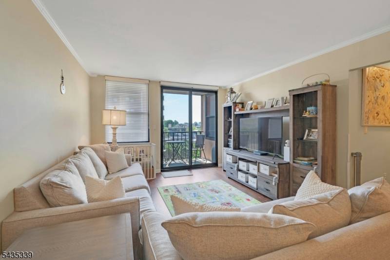 200 Division Street #6G, Cliffside Park Boro, NJ 07010
