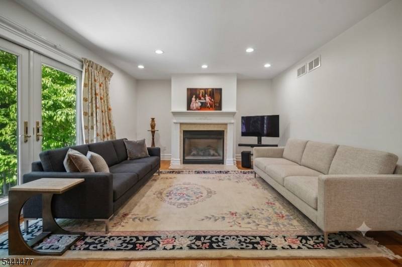 24 Rippling Brook Dr, Millburn Twp., NJ 07078