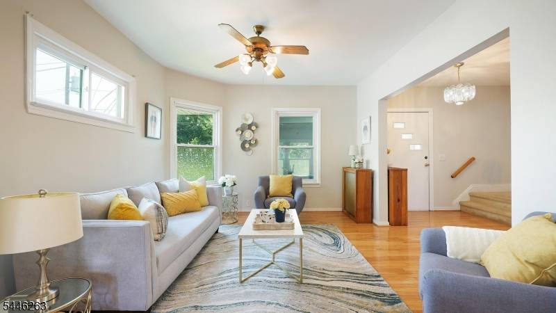 61 W Clay Ave, Roselle Park Boro, NJ 07204