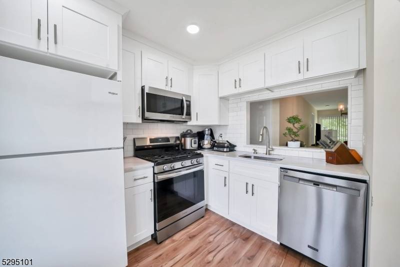 115 Wycombe Pl, Franklin Twp., NJ 08873
