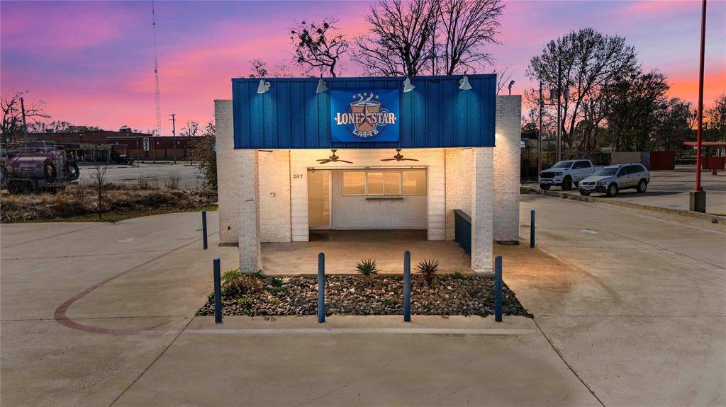 207 N Henderso Boulevard, Kilgore, TX 75662