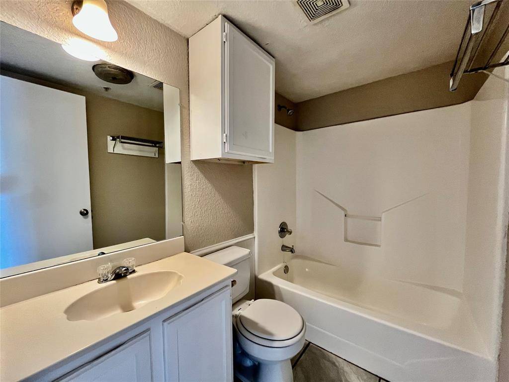 701 W Sycamore Street #205, Denton, TX 76201