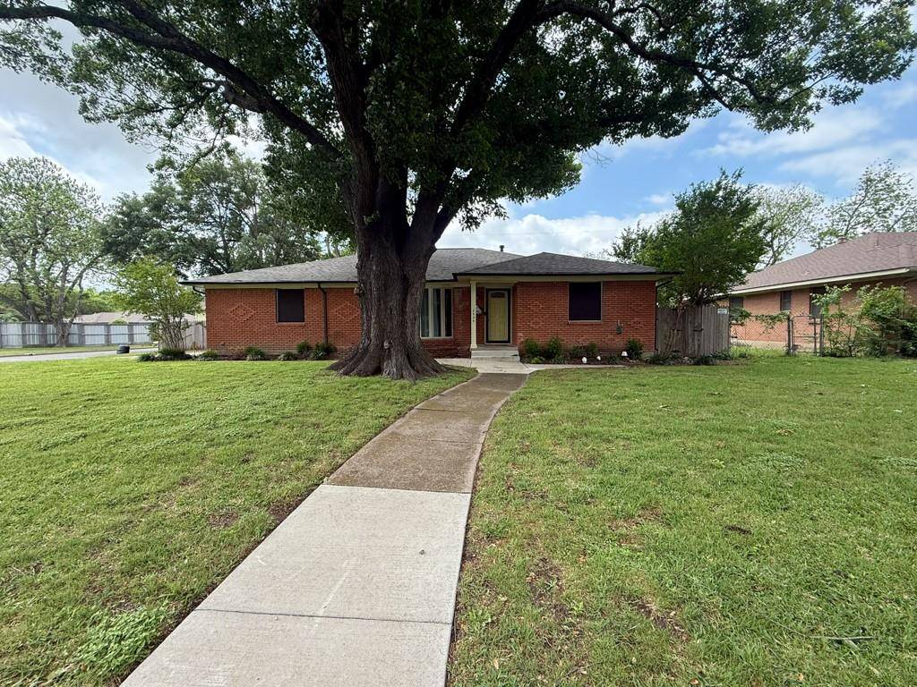 2424 Dorrington Drive, Dallas, TX 75228