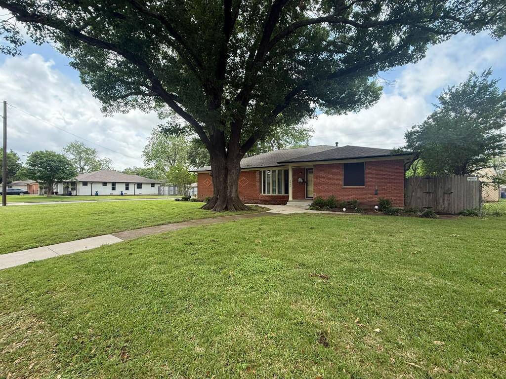 2424 Dorrington Drive, Dallas, TX 75228
