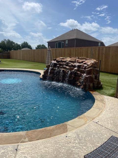 4304 Tree House Lane, Corinth, TX 76208
