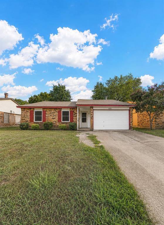 1305 Clark Trail, Grand Prairie, TX 75052