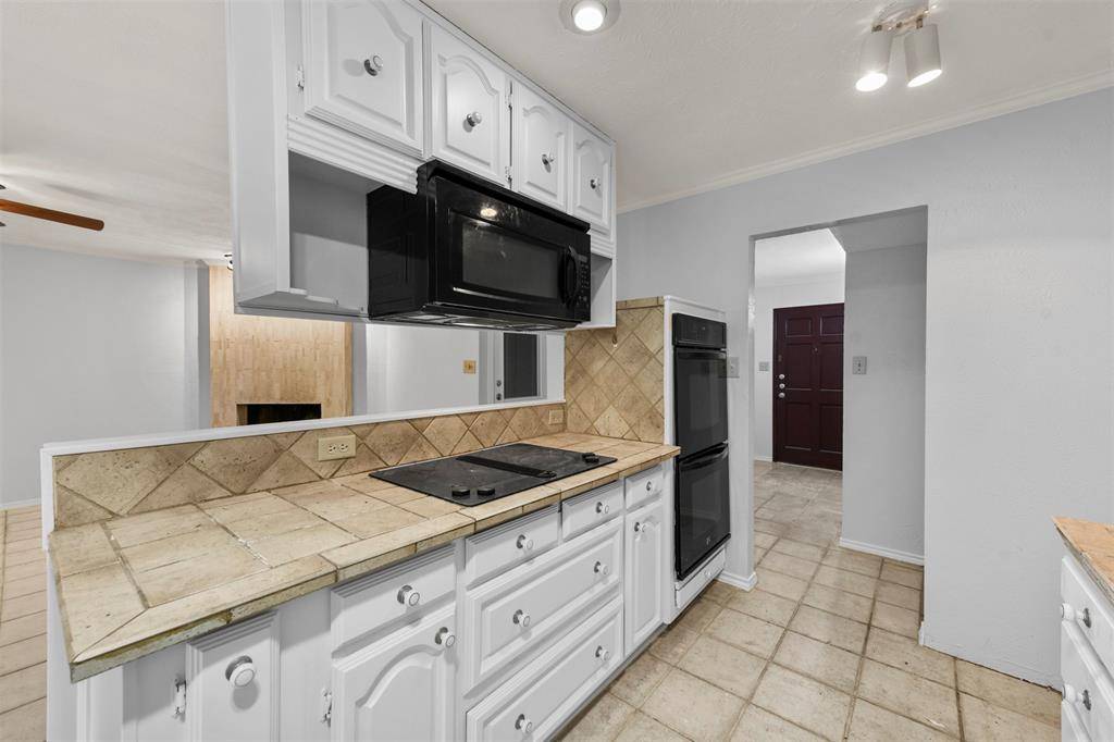 1305 Clark Trail, Grand Prairie, TX 75052