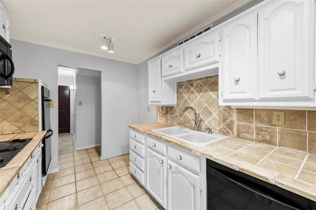 1305 Clark Trail, Grand Prairie, TX 75052