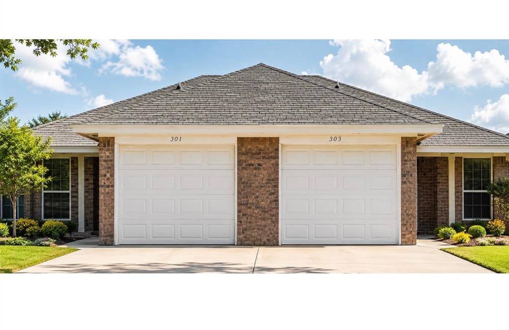 301 Schumacher Drive #303, Burleson, TX 76028