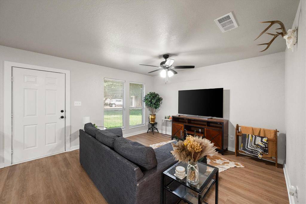 301 Schumacher Drive #303, Burleson, TX 76028