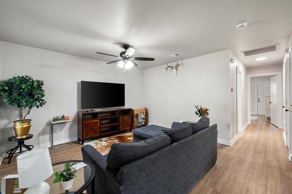 301 Schumacher Drive #303, Burleson, TX 76028