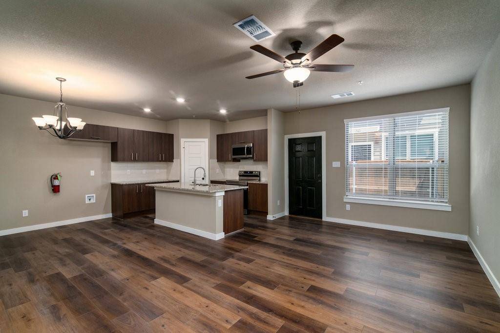 635 Wheatfield Drive, Venus, TX 76084