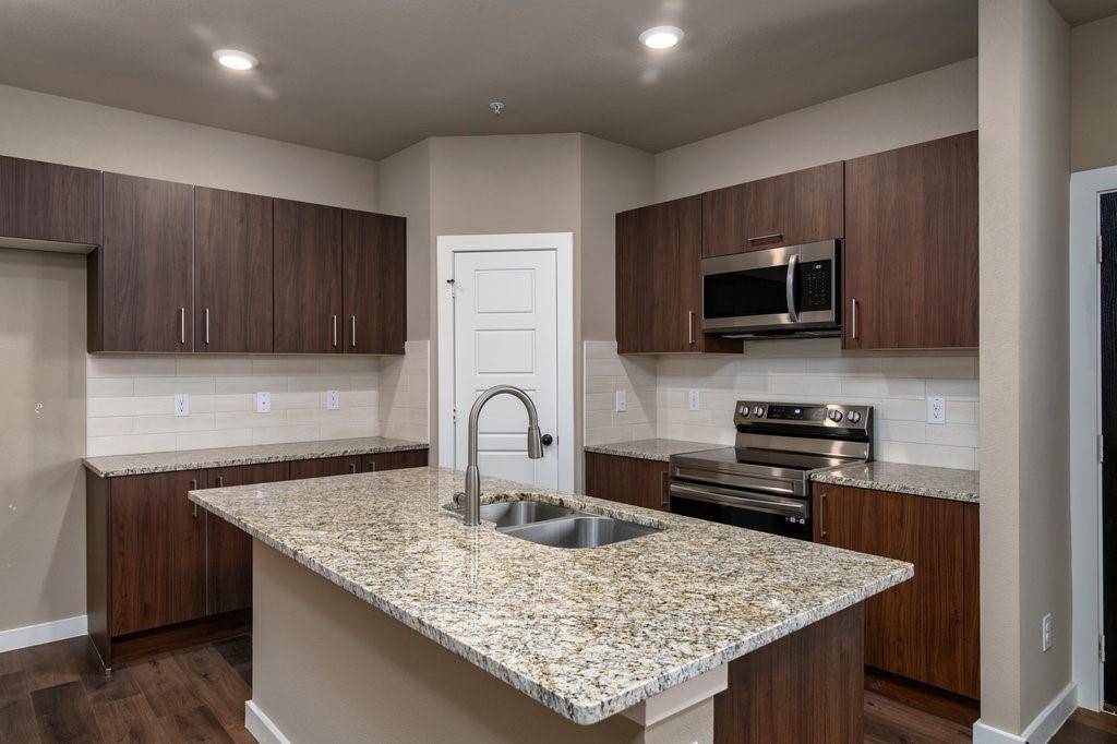 635 Wheatfield Drive, Venus, TX 76084