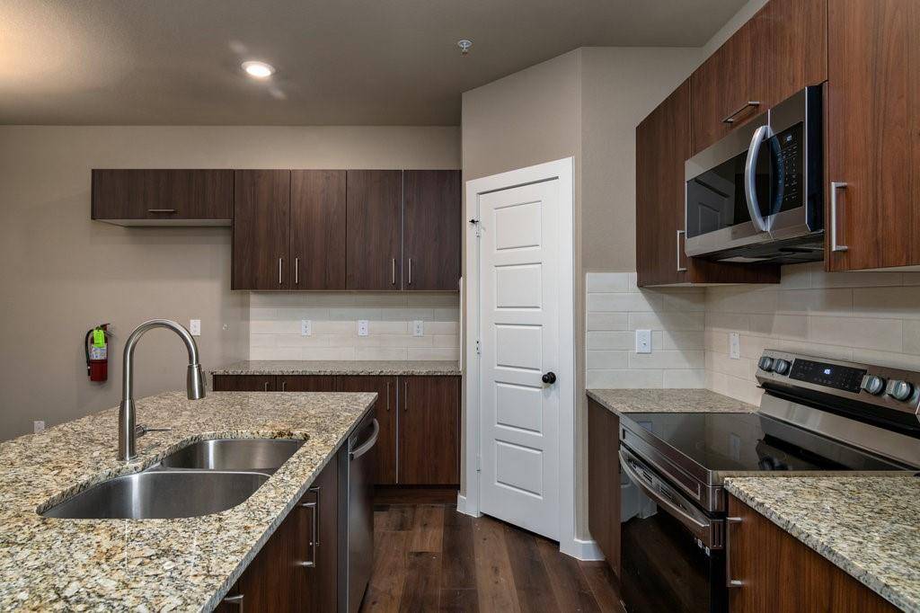 635 Wheatfield Drive, Venus, TX 76084