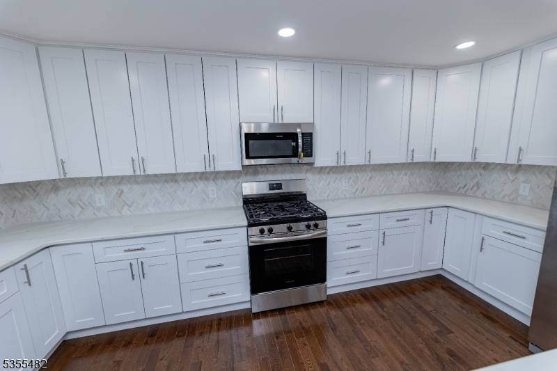 17 Old Somerville Rd, Hillsborough Twp., NJ 08844