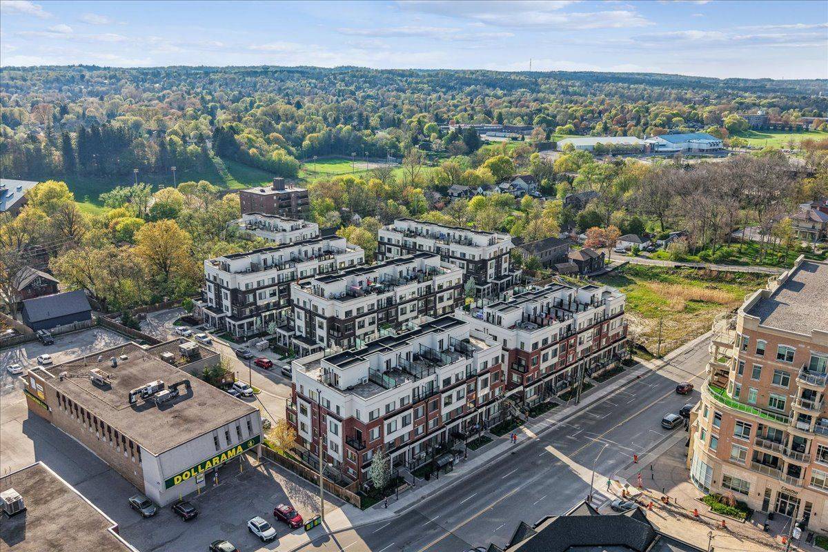 600 Alex Gardner CIR #116, Aurora, ON L4G 3G5