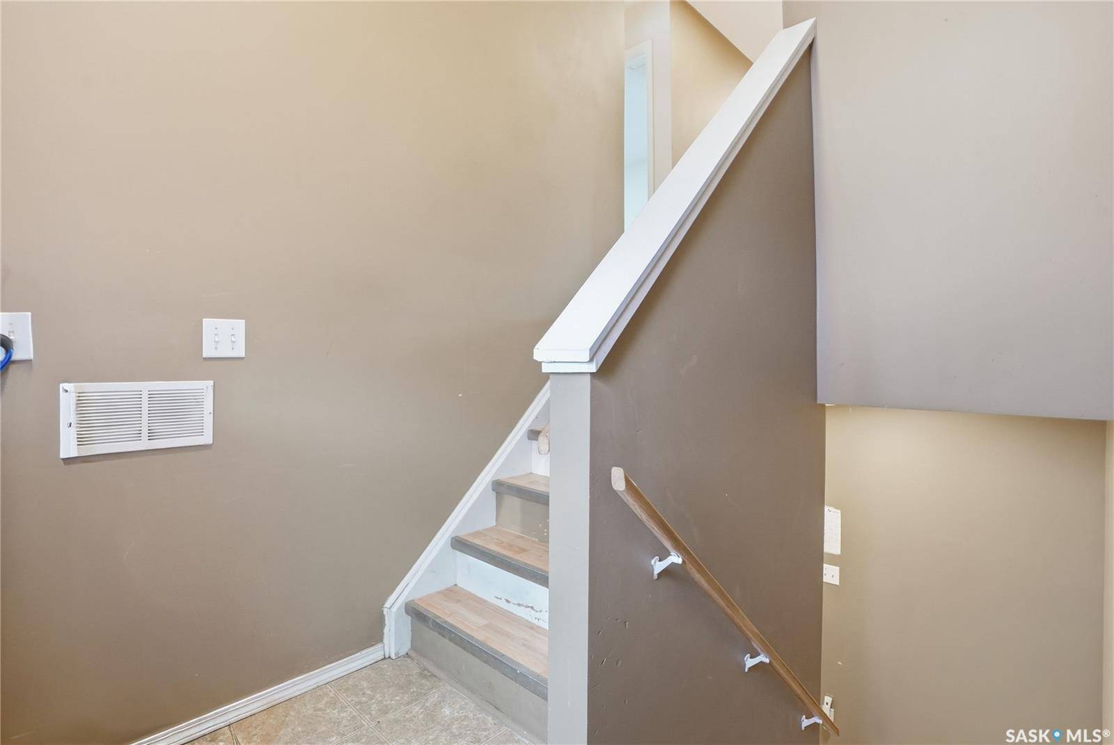 222 V AVENUE S, Saskatoon, SK S7M 3B3